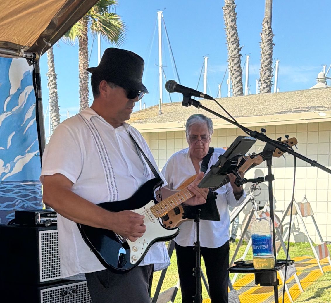 Buena Onda Music Makes Harbor Dance