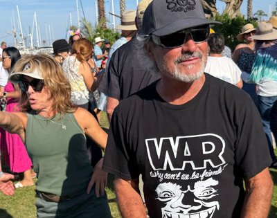 Buena Onda Music Makes Harbor Dance